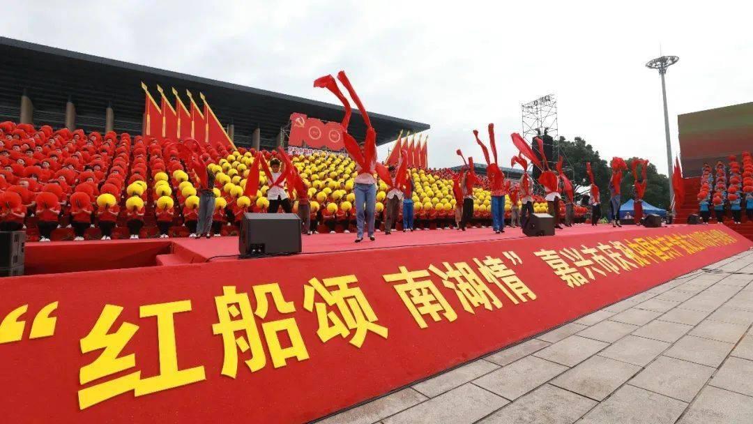 巴渝风丨到永川黄瓜山，品品“中华梨村”种出的“甜日子”